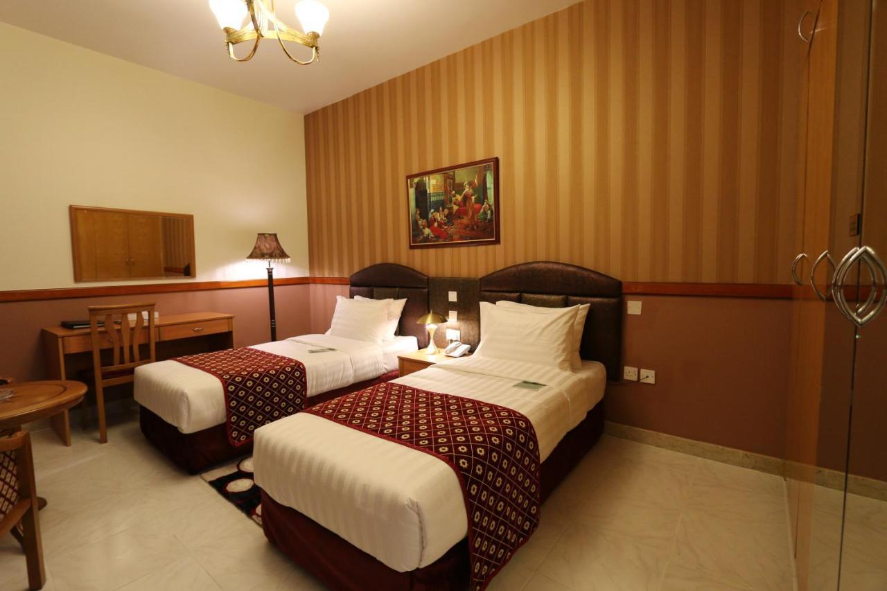 דובאי New California Hotel מראה חיצוני תמונה