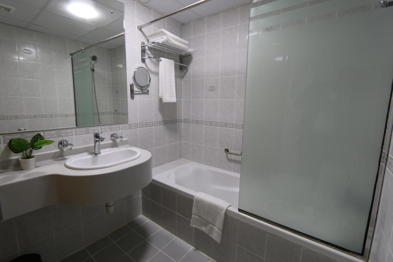 דובאי New California Hotel מראה חיצוני תמונה