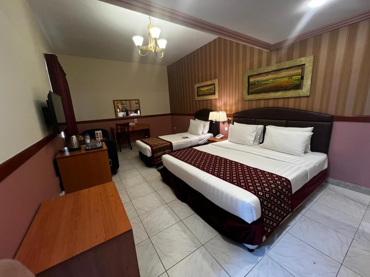דובאי New California Hotel מראה חיצוני תמונה